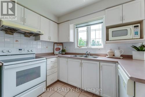 4208 Sagebrush Trail, Mississauga, ON - Indoor Photo Showing Kitchen With Double Sink