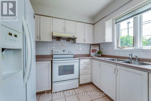 4208 Sagebrush Trail, Mississauga, ON - Indoor Photo Showing Kitchen With Double Sink