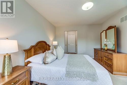 4208 Sagebrush Trail, Mississauga, ON - Indoor Photo Showing Bedroom