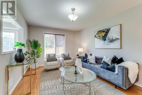 4208 Sagebrush Trail, Mississauga, ON - Indoor Photo Showing Living Room