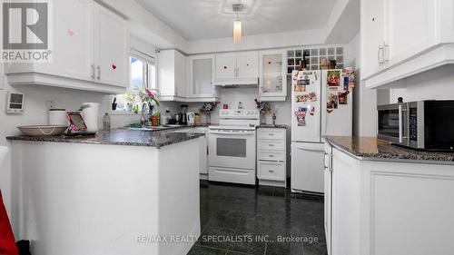 42 Caruso Drive, Brampton, ON - Indoor Photo Showing Kitchen