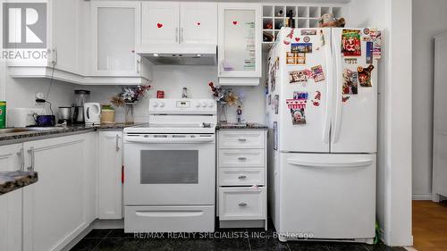 42 Caruso Drive, Brampton, ON - Indoor Photo Showing Kitchen