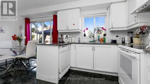 42 Caruso Drive, Brampton, ON - Indoor Photo Showing Kitchen