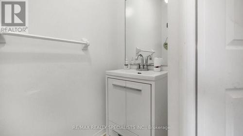 42 Caruso Drive, Brampton, ON - Indoor Photo Showing Bathroom