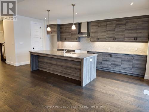 9 - 32 Faith Street N, Cambridge, ON - Indoor Photo Showing Kitchen With Upgraded Kitchen