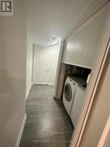 9 Callalily Road, Brampton, ON - Indoor Photo Showing Laundry Room