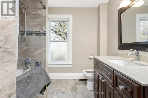 274 Alma Street, Guelph/Eramosa (Rockwood), ON - Indoor Photo Showing Bathroom