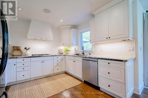 138 Maple Court, Shelburne, ON - Indoor Photo Showing Living Room