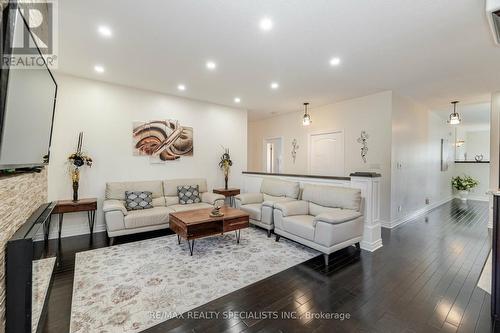 5761 Ironwood Street, Niagara Falls, ON - Indoor Photo Showing Living Room