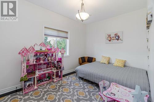 5761 Ironwood Street, Niagara Falls, ON - Indoor Photo Showing Bedroom