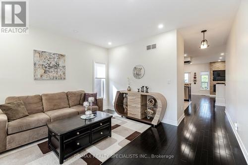 5761 Ironwood Street, Niagara Falls, ON - Indoor Photo Showing Living Room