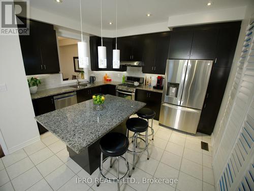 954 Penson Crescent, Milton (Coates), ON - Indoor Photo Showing Kitchen