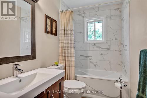 506 Cedar Glen Road, Kawartha Lakes, ON - Indoor Photo Showing Bathroom