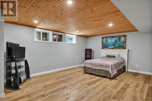 506 Cedar Glen Road, Kawartha Lakes, ON - Indoor Photo Showing Bedroom
