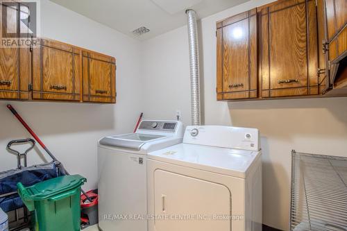 1012 - 1320 Mississauga Valley Boulevard, Mississauga, ON - Indoor Photo Showing Laundry Room