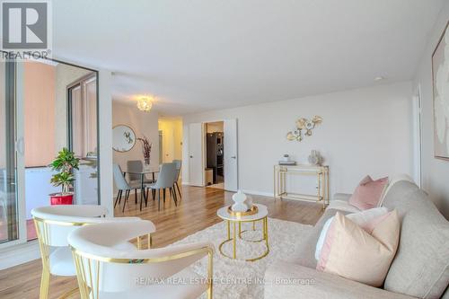 1012 - 1320 Mississauga Valley Boulevard, Mississauga, ON - Indoor Photo Showing Living Room