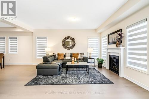 3916 Koenig Road, Burlington, ON - Indoor Photo Showing Living Room With Fireplace