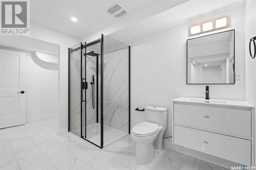 928 Temperance Street, Saskatoon, SK - Indoor Photo Showing Bathroom