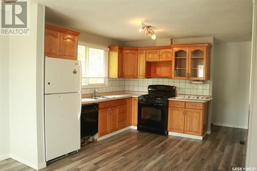 30 Chandler Place, Saskatoon, SK - Indoor Photo Showing Kitchen With Double Sink