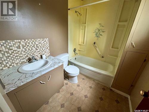 230 Main Street, Earl Grey, SK - Indoor Photo Showing Bathroom