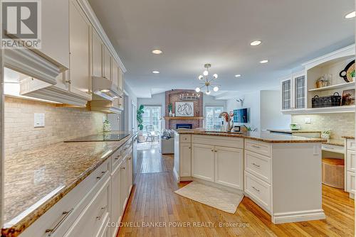 6977 Lambeth Walk, London, ON - Indoor Photo Showing Kitchen With Upgraded Kitchen