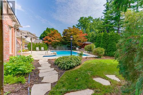 6977 Lambeth Walk, London, ON - Outdoor With In Ground Pool
