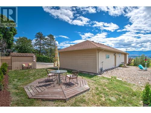 6472 Agassiz Road, Vernon, BC - Indoor Photo Showing Kitchen