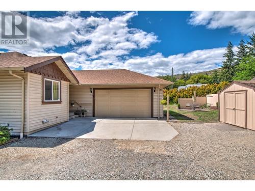 6472 Agassiz Road, Vernon, BC - Indoor Photo Showing Kitchen With Double Sink