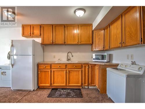 6472 Agassiz Road, Vernon, BC - Indoor Photo Showing Kitchen