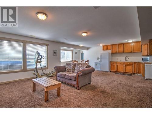 6472 Agassiz Road, Vernon, BC - Indoor Photo Showing Living Room