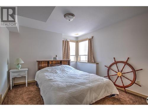 6472 Agassiz Road, Vernon, BC - Indoor Photo Showing Bedroom