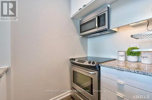 802 - 62 Forest Manor Road, Toronto, ON - Indoor Photo Showing Kitchen