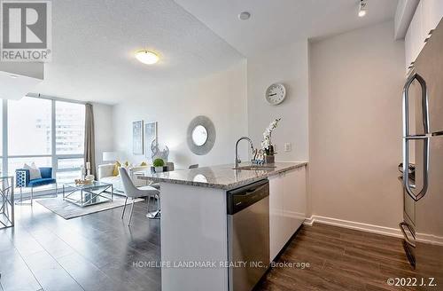 802 - 62 Forest Manor Road, Toronto, ON - Indoor Photo Showing Kitchen