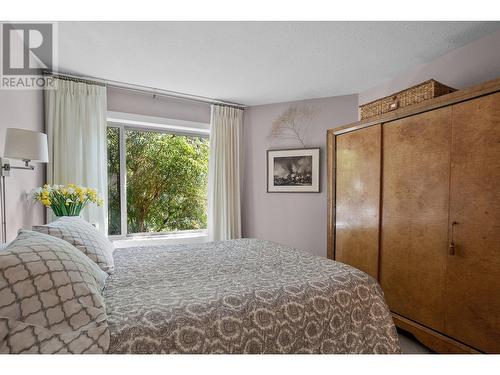 1530 Kelglen Crescent Unit# 2, Kelowna, BC - Indoor Photo Showing Bedroom