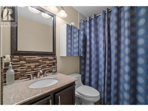 1530 Kelglen Crescent Unit# 2, Kelowna, BC - Indoor Photo Showing Bathroom