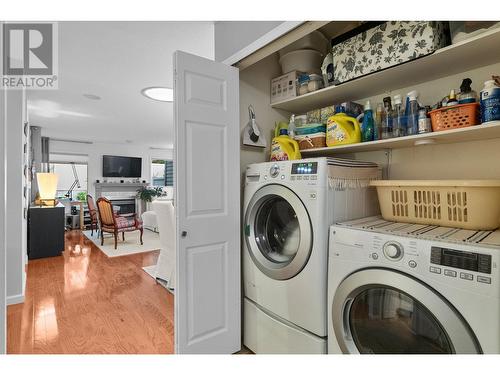 1530 Kelglen Crescent Unit# 2, Kelowna, BC - Indoor Photo Showing Laundry Room