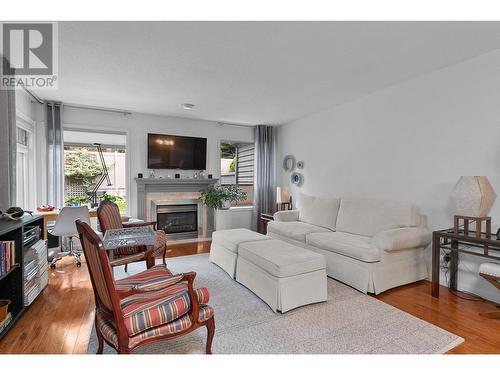 1530 Kelglen Crescent Unit# 2, Kelowna, BC - Indoor Photo Showing Living Room With Fireplace