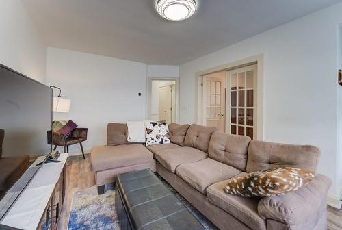 72 Edgemont Street N, Hamilton, ON - Indoor Photo Showing Living Room