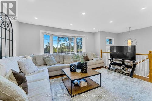 11781 Guelph Line, Milton (Nassagaweya), ON - Indoor Photo Showing Living Room