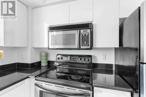 2207 - 30 Harrison Garden Boulevard, Toronto, ON - Indoor Photo Showing Kitchen