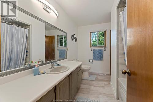1124 Coachwood, Lasalle, ON - Indoor Photo Showing Bathroom