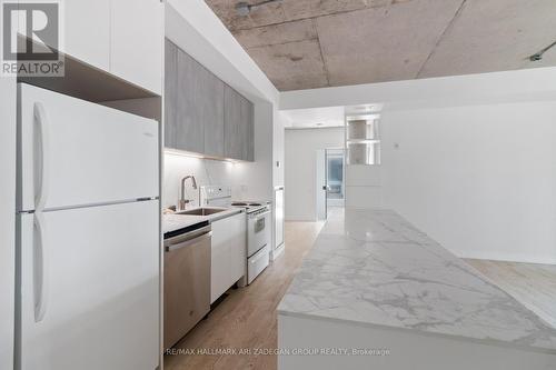 524 - 75 Portland Street, Toronto, ON - Indoor Photo Showing Kitchen