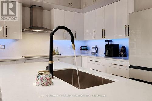 39 Jocada Court, Richmond Hill, ON - Indoor Photo Showing Kitchen