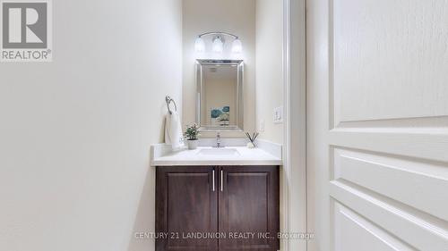 51 Philips Lake Court, Richmond Hill (Jefferson), ON - Indoor Photo Showing Bathroom