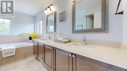 51 Philips Lake Court, Richmond Hill, ON - Indoor Photo Showing Bathroom