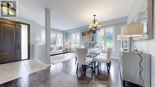 51 Philips Lake Court, Richmond Hill, ON - Indoor Photo Showing Dining Room