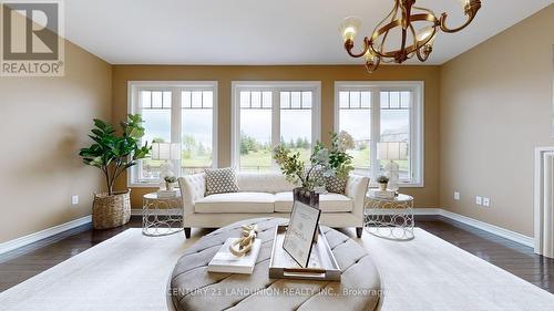 51 Philips Lake Court, Richmond Hill (Jefferson), ON - Indoor Photo Showing Living Room With Fireplace