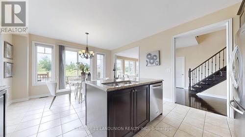 51 Philips Lake Court, Richmond Hill, ON - Indoor Photo Showing Kitchen With Double Sink