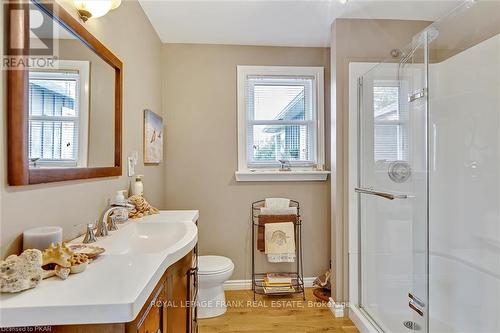 318 Sherin Avenue, Peterborough, ON - Indoor Photo Showing Bathroom