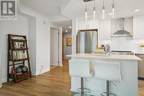 917 - 58 Lakeside Terrace, Barrie, ON - Indoor Photo Showing Kitchen With Stainless Steel Kitchen With Upgraded Kitchen